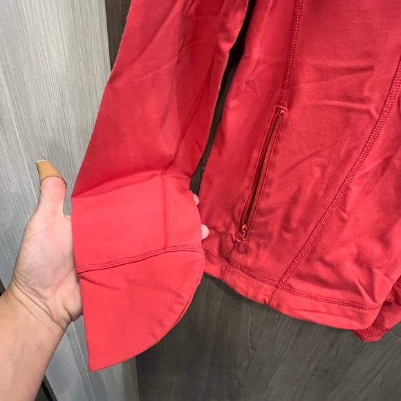 Cute Reebok lightweight soft jacket with fun back detail. - Picture 3 of 4